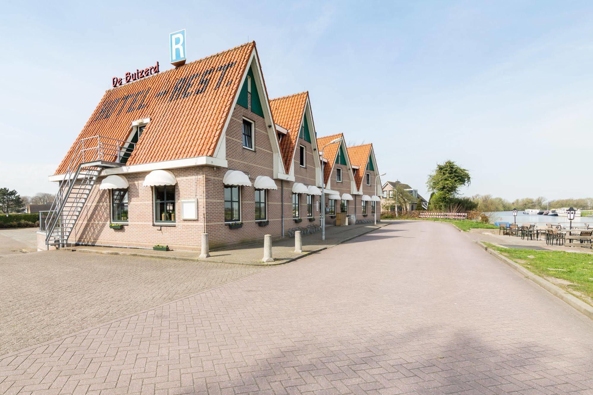 Hotel Restaurant De Buizerd Langedijk Esterno foto